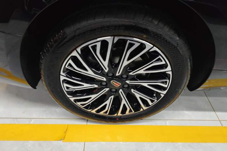 Used Hongqi H5 2025 2.0T Automatic Flag Edition – 500 000 Units Commemorative Version
