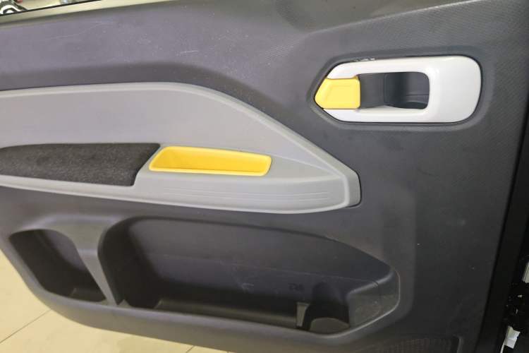 Used Chery New Energy QQ Ice Cream 2022 170km Sundae Phosphate Lithium-Ion Left Rear Door Interior