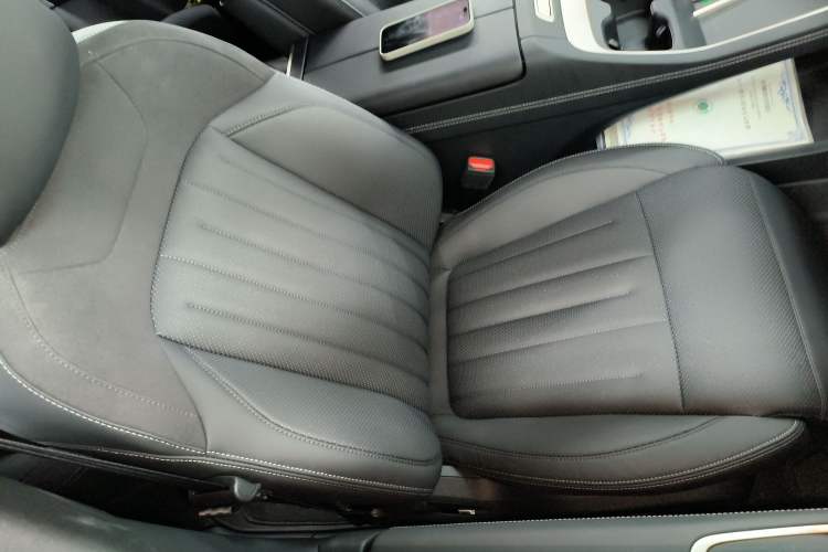 Used ONVO L60 2024 60 kWh Rear-Drive Version Right Front Seat