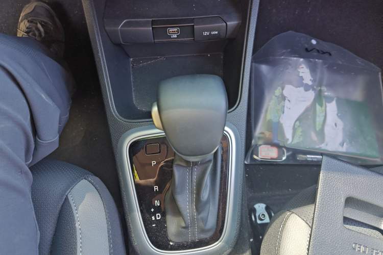 Used Kia kx1 Stonic 2021 1.4L CVT Fun Edition Gear Lever