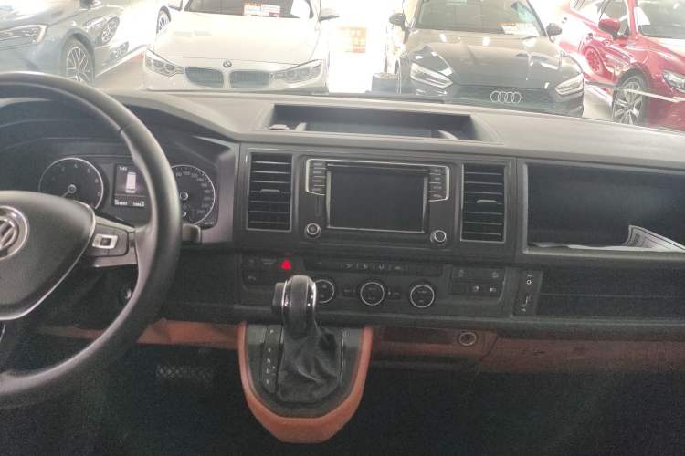 Used Volkswagen Caravelle 2018 2.0 TSI 4x4 Comfort Edition 7 Seats Audio And AC Panel