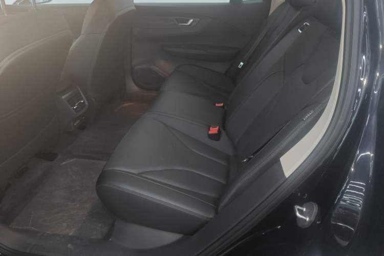 Used Hongqi E-QM5 2023 Base Travel Edition