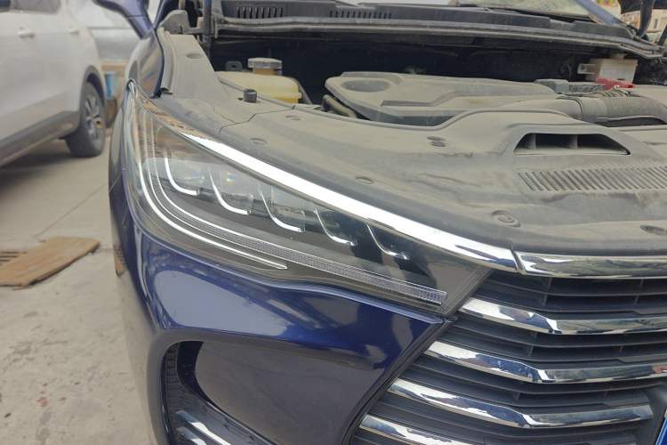 Used BYD Song MAX 2019 1.5T Automatic Smart Connect Prestige 7-Seater China VI Standard Right Front Headlight