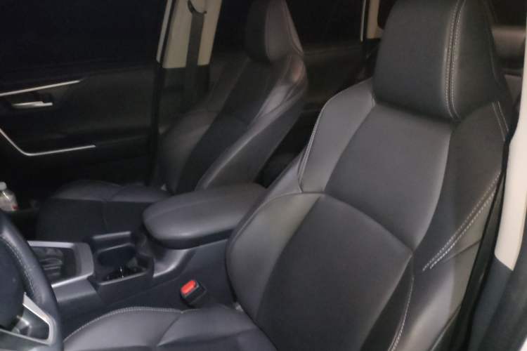 Used Toyota Wildlander 2023 2.0L CVT Two-Wheel Drive Urban Edition Left Front Seat