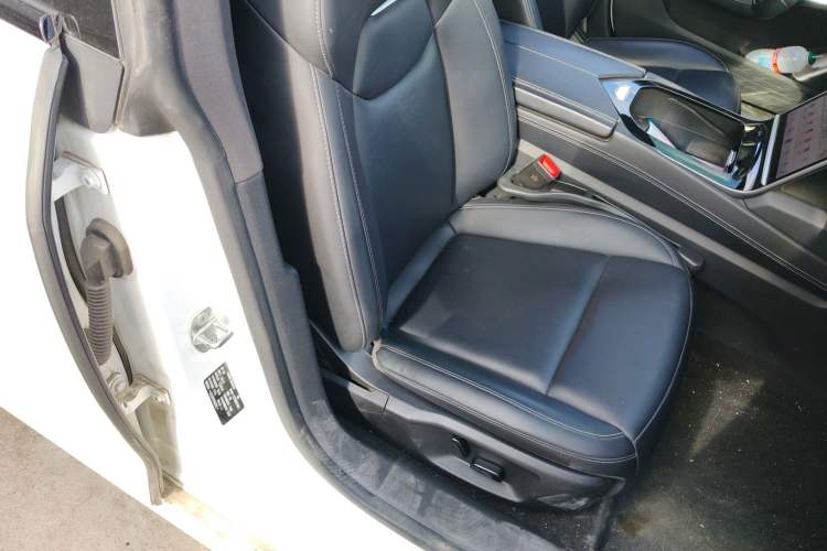 Used NETA S 2024 Pure Electric 520km Rear-Drive Lite Version Right Front Seat