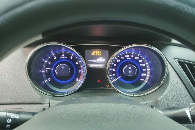 Used Hyundai Sonata 2011 2.0L Automatic Luxury Edition
