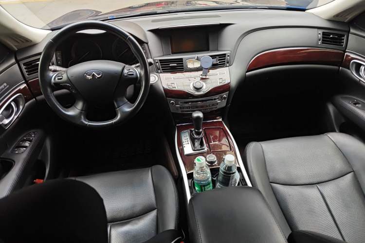 Used Infiniti Q70 2013 Q70L 2.5L Comfort Edition Center Console