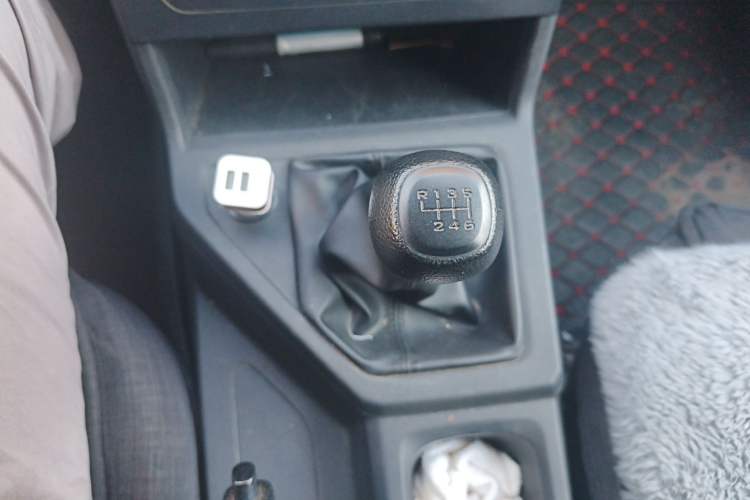 Used Wuling Hongguang PLUS 2020 1.5L Manual Standard Edition 5 Seats Gear Lever