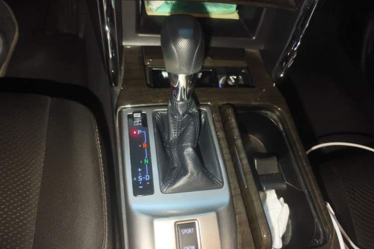 Used Toyota Reiz 2013 2.5S Elite Edition Gear Lever