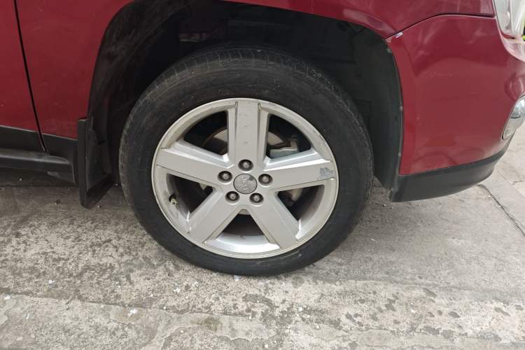 Used Jeep Compass 2012 2.4L four-wheel-drive sport version
