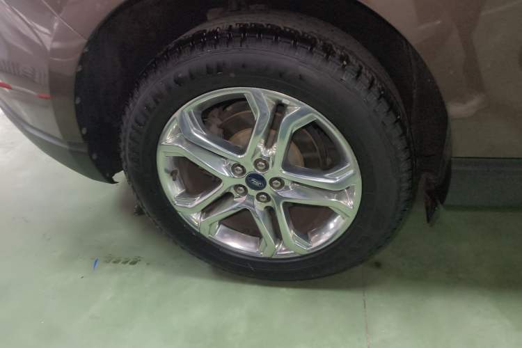 Used Ford Edge 2015 2.0T GTDi Two-Wheel-Drive High-Line Version
