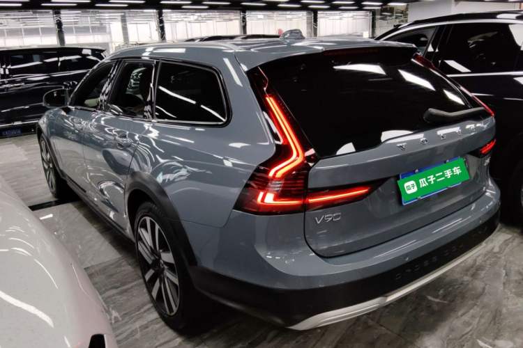 Used Volvo V90 2022 Cross Country B5 AWD Prestige Edition Exterior 2