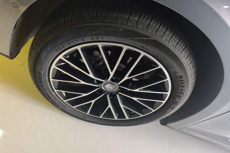 Used BYD Qin L 2025 DM-i Smart Drive 120KM Excellence Model Left Front Wheel Hub