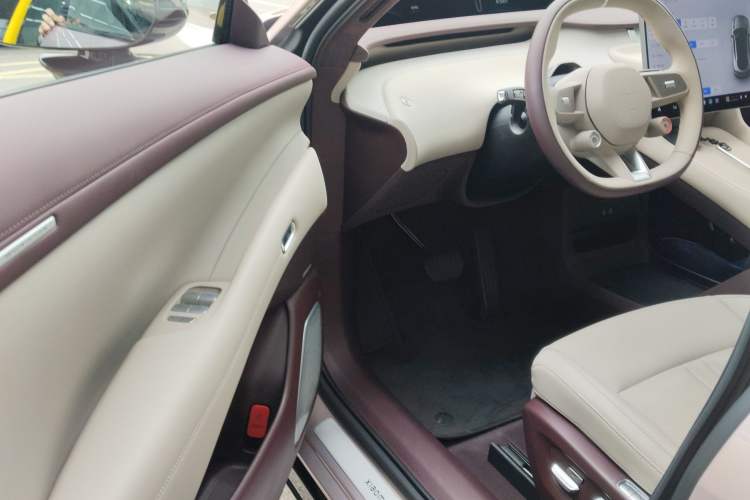 Used Xiaomi Auto YU7 2025 Ultra-Long Range High-Performance All-Wheel-Drive Max Edition