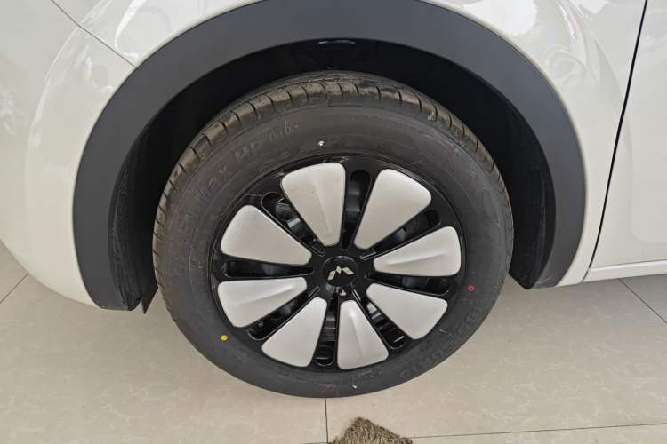 Used Wuling Bingo 2025 333 km Enjoyment Version Left Front Wheel Hub