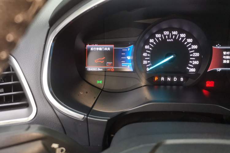 Used Ford Edge 2017 EcoBoost 245 Two-Wheel-Drive Sporty 7-Seater Odometer Close Up