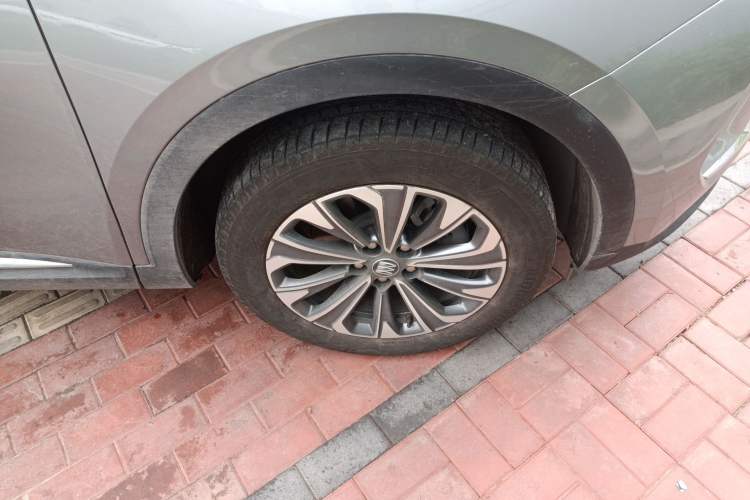 Used Buick Envision 2025 25T Entry-Grade Platinum Edition Right Front Wheel Hub