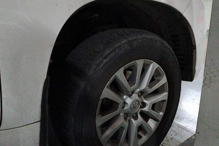 Used Toyota Prado 2014 4.0L Automatic VX NAVI Right Front Wheel Hub