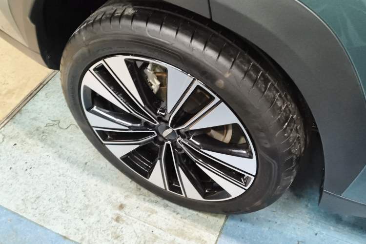 Used Geely Auto FX11 2025 4th Generation 1.5TD DCT Jinxiu Exterior 5