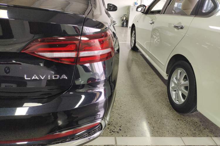 Used Volkswagen Lavida 2024 300TSI DSG Starry Sky Leading Edition Right Rear Taillight