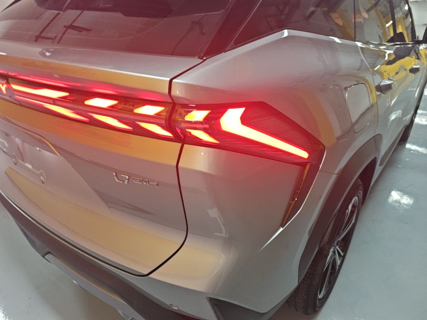 Geely Galaxy L7 2025 EM-i 115km Exploration Edition — снимка 9