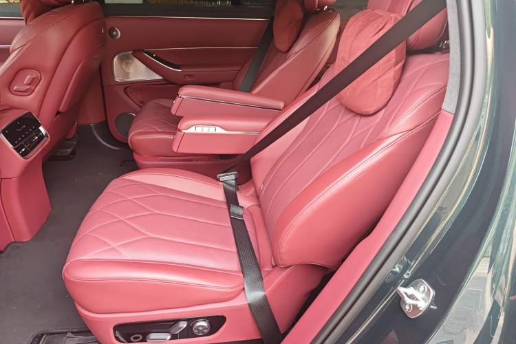 Used Hima AITO M8 2025 Extended-Range Max Version 37 kWh 6-Seater Left Rear Seat