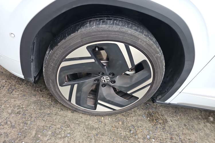 Used Volkswagen ID.6 X 2023 Upgraded Version Kinetic All-Wheel Drive Edition Left Front Wheel Hub
