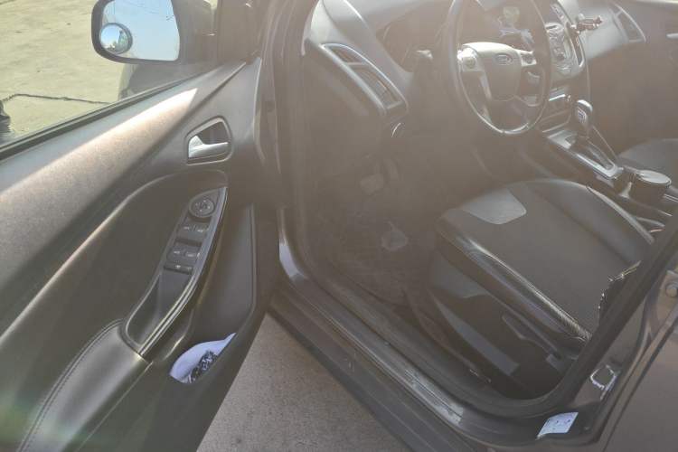 Used Ford Focus 2012 Sedan 1.6L Automatic Comfort Model Driver Seat