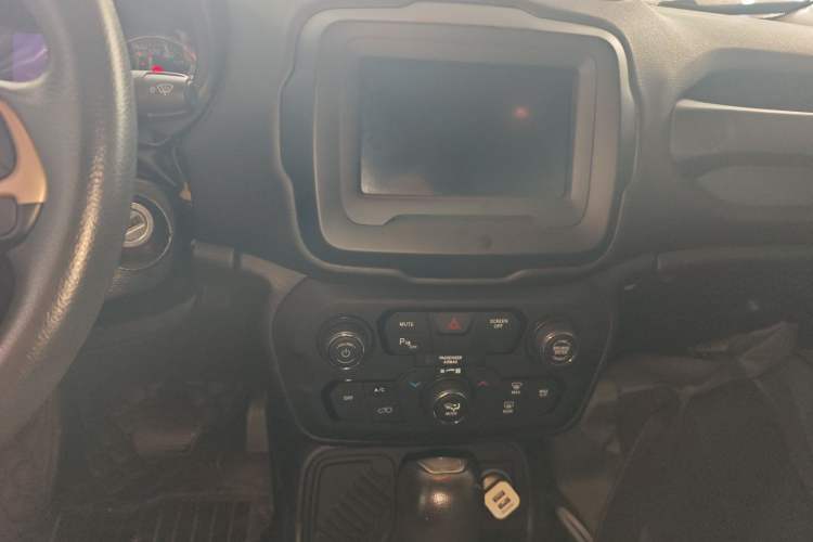 Used Jeep Renegade 2018 Connected Large Screen Version 180T Automatic High-Energy Edition Audio And AC Panel