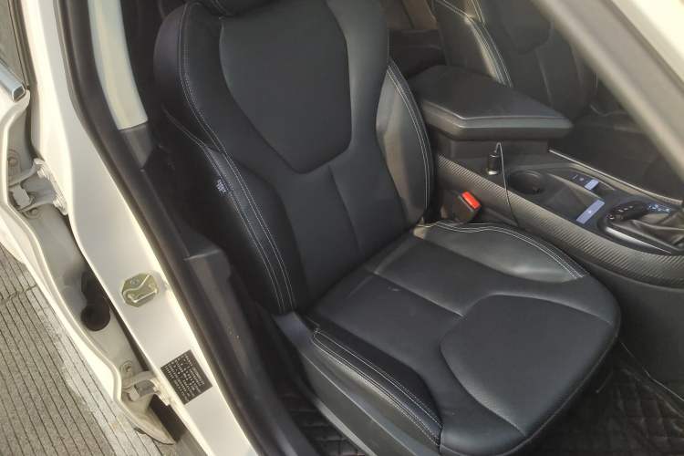 Used JMC Yusheng S330 2016 1.5L GTDi Automatic Two-Wheel Drive Prestige Edition