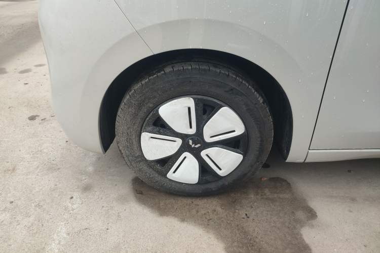 Used Wuling Hongguang MINIEV 2025 Four-Door Version Advanced Edition Left Front Wheel Hub