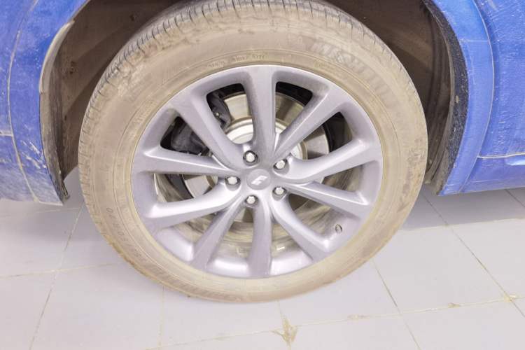 Used Li Auto ONE 2020 Extended-Range 6-Seater Version Right Rear Wheel Hub