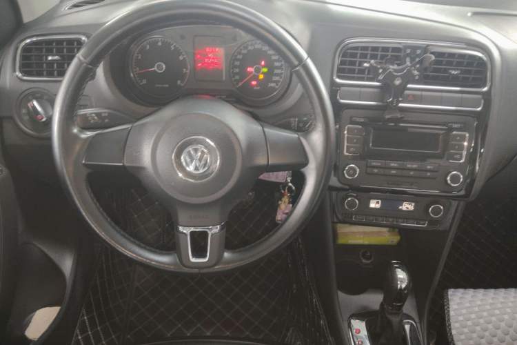 Used Volkswagen Polo 2011 1.6L Automatic ZhiKu Edition Steering Wheel