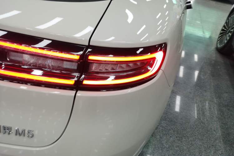 Used Hima AITO M5 2025 Extended-Range Ultra All-Wheel-Drive Version Right Rear Taillight