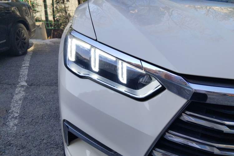 Used BYD Song Pro New Energy 2019 DM 1.5T Four-Wheel Drive Performance Edition Deluxe Model Right Front Headlight