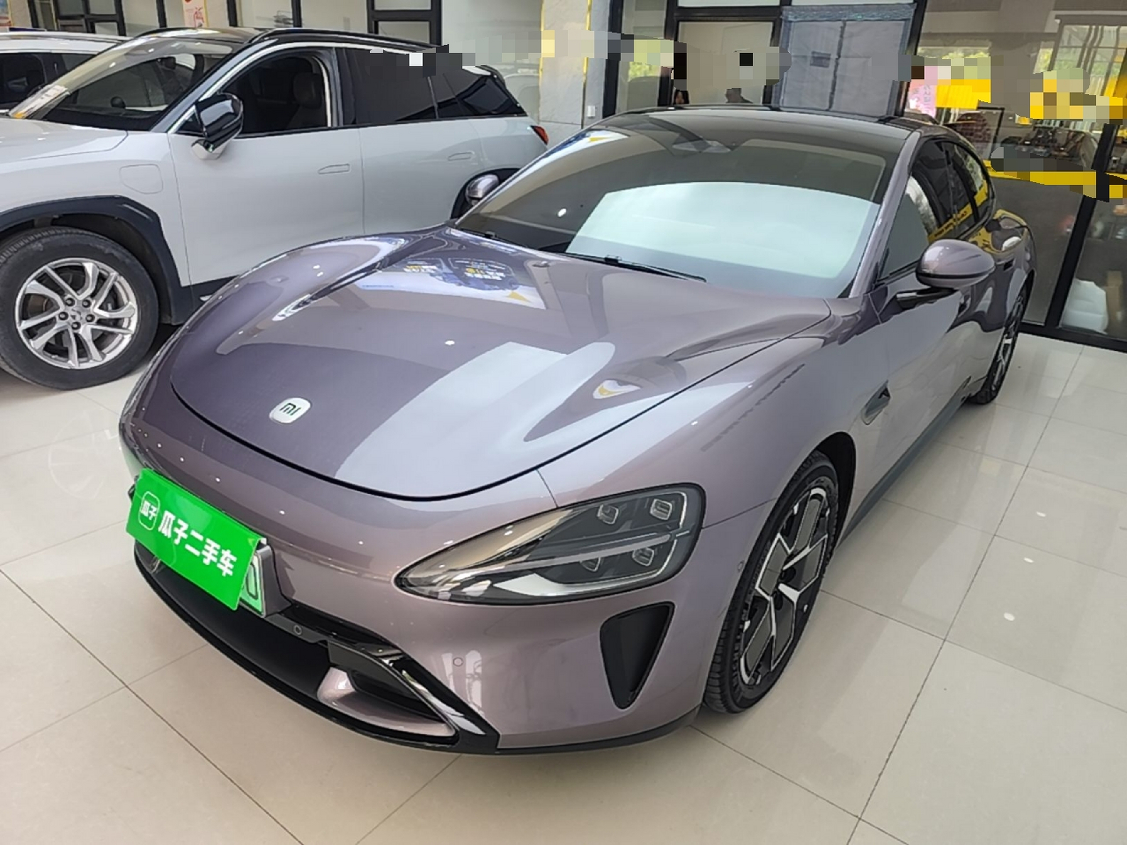 Unter der Vorderseite des Autos