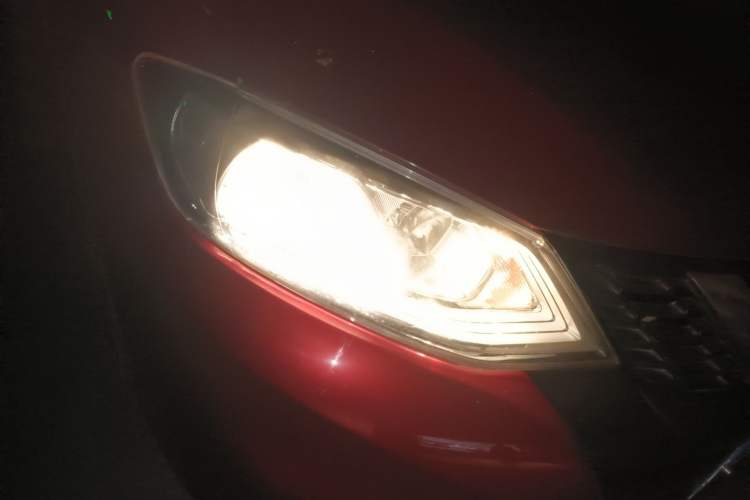 Used Nissan Tiida 2019 1.6L CVT Smart Drive Version China V Standard Right Front Headlight