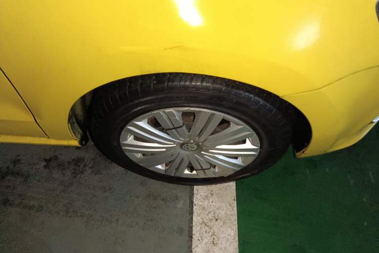 Used Volkswagen Polo 2016 1.6L Automatic Comfort Model Right Front Wheel Hub