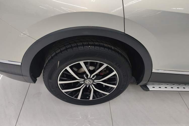 Used Volkswagen Tiguan L 2018 330TSI Automatic Two-Wheel Drive Luxury Edition Exterior 5