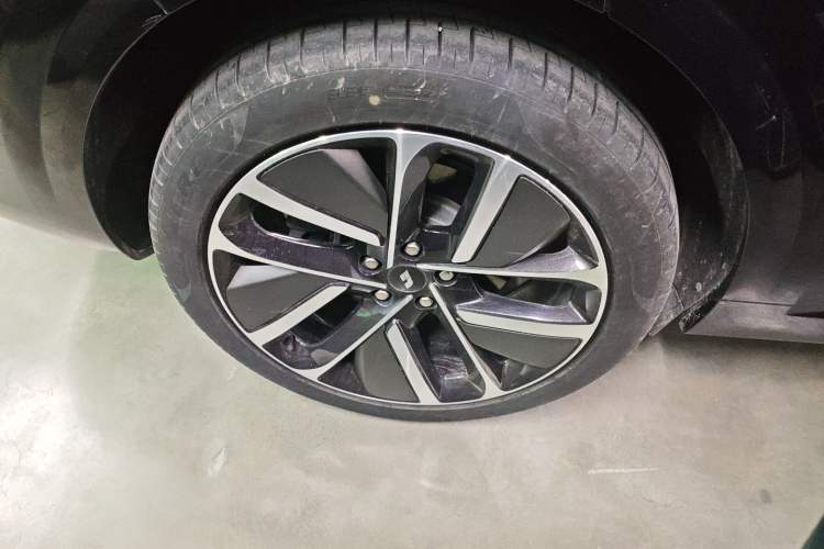 Used Li Auto L6 2024 Pro Model Right Rear Wheel Hub