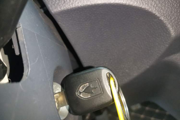 Used Jinbei Hiace X30 2023 1.5L Super-Comfortable Passenger Van 5/6/7-Seater Non-Air-Conditioned Version Model SWC15M