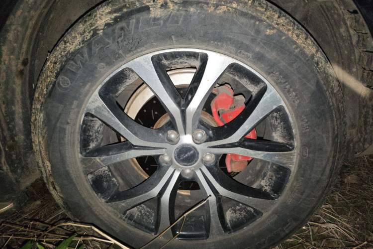 Used Zotye T600 2016 Sport Edition 2.0T DCT Luxury Model Right Front Wheel Hub