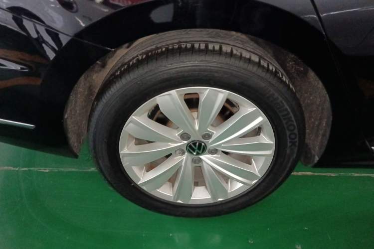 Used Volkswagen Passat 2020 Facelift 330TSI Elite Edition China VI Standard Right Rear Wheel Hub