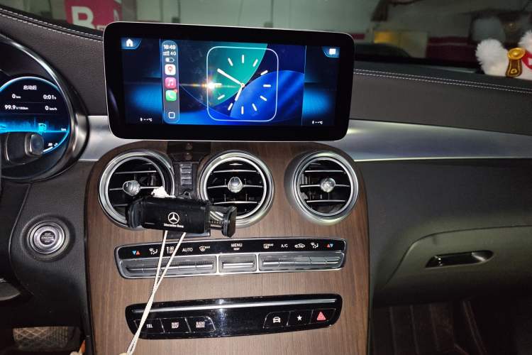 Used Mercedes-Benz GLC 2021 GLC 300 L 4MATIC Dynamic Model Audio And AC Panel