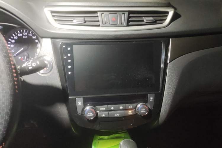 Used Nissan X-Trail 2014 2.0L CVT Comfort Edition 2WD Audio And AC Panel