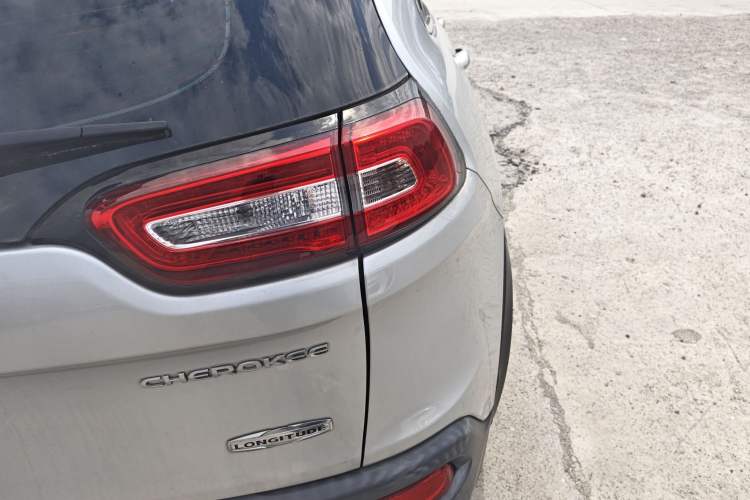 Used Jeep Cherokee 2016 2.0L Superior Edition