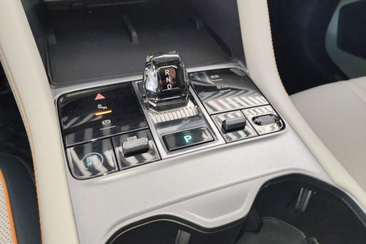 Used BYD Song PLUS New Energy 2023 Champion Edition EV 520KM Flagship Model Gear Lever