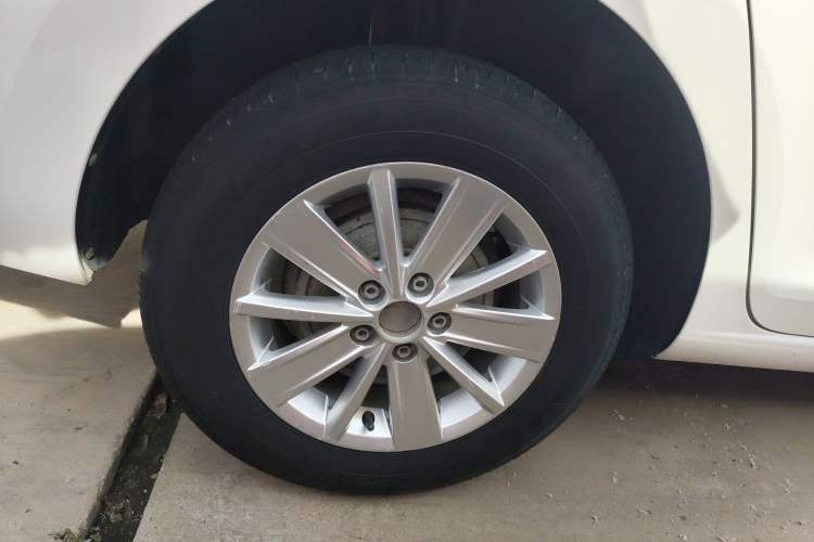 Used Volkswagen Santana 2016 1.6L Manual Fashion Edition
