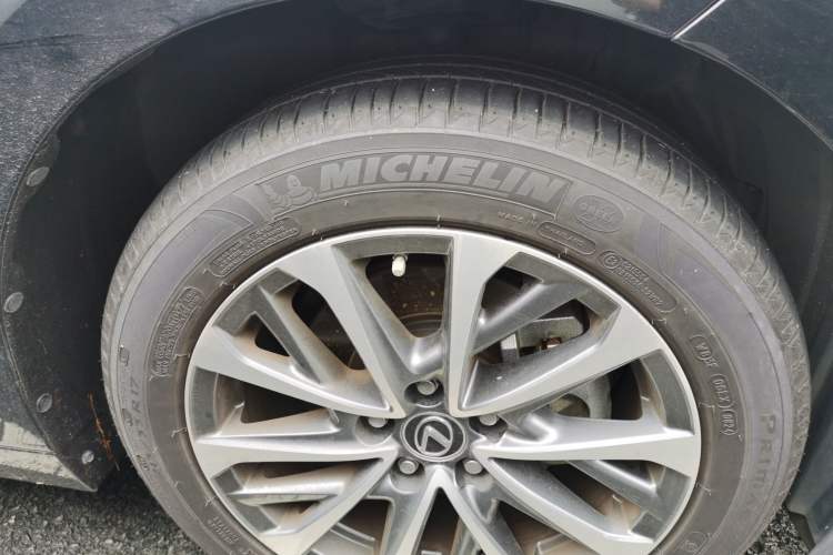 Used Lexus ES 2024 200 Premium Edition Right Front Wheel Hub