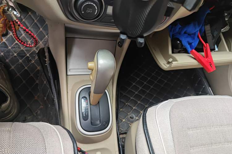 Used Nissan Sylphy 2012 Classic 1.6XE Automatic Comfort Edition Gear Lever